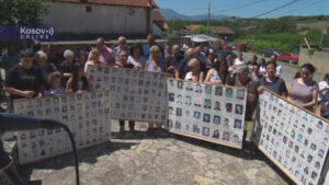 Read more about the article Помен Србима отетим у Ораховцу: Дајте нам бар да сахранимо оне за које знамо где су им тела