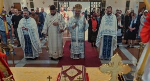 Read more about the article Episkop Andrej na Vidovdan služio u hramu Akatista Presvete Bogorodice